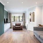 3Bed With Backyard 10min to Milltown Tram & Bus Stops