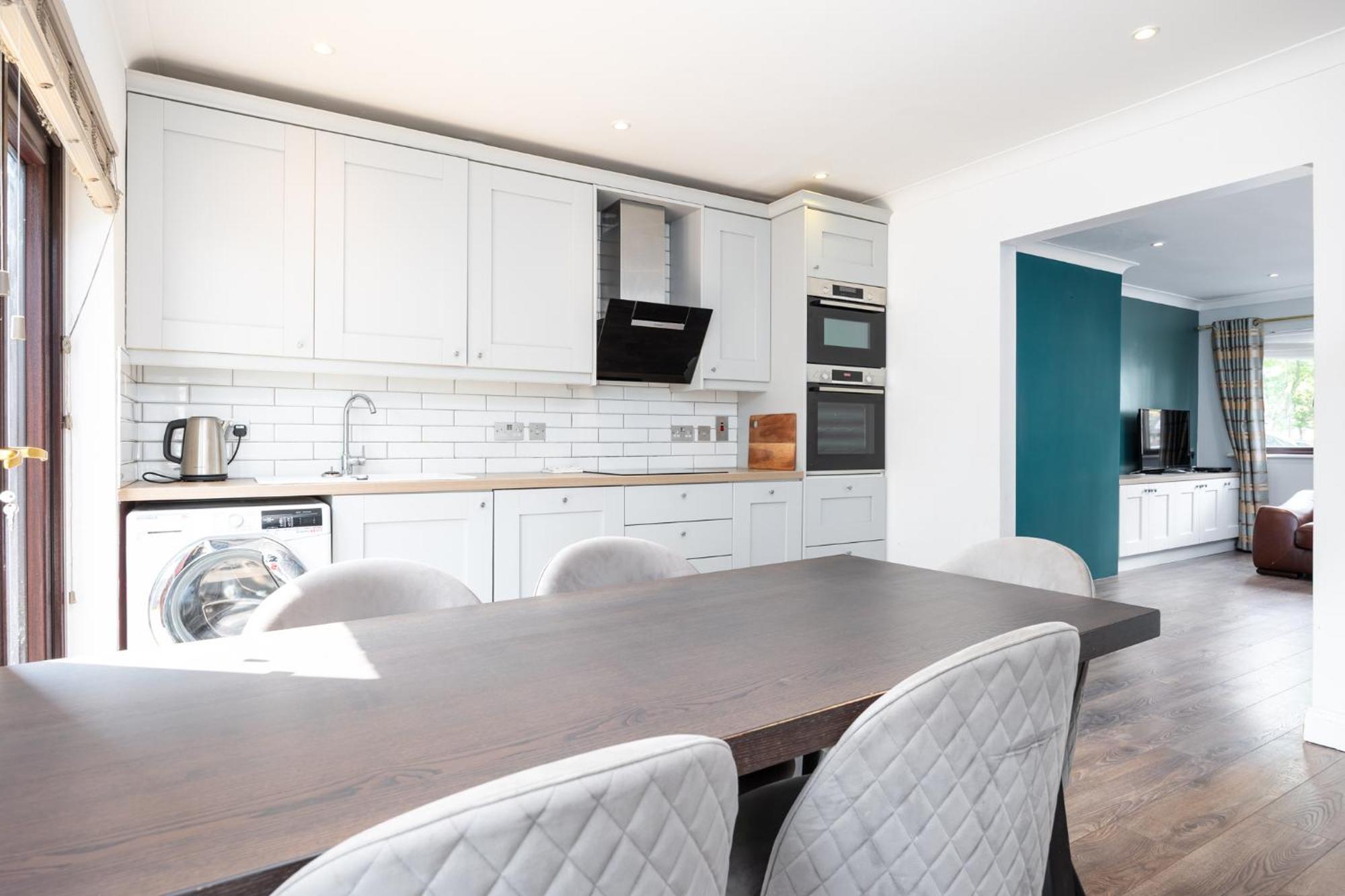 3Bed With Backyard 10min to Milltown Tram & Bus Stops Dublin