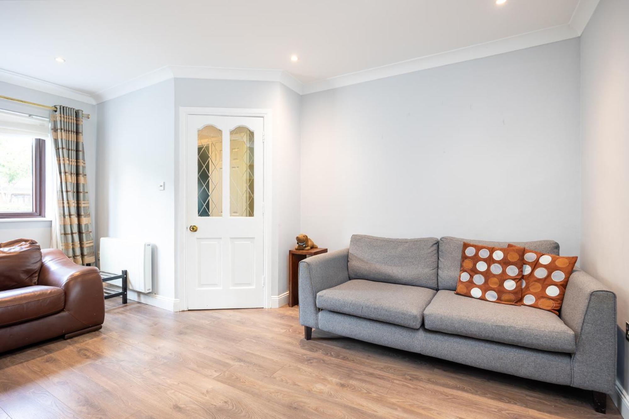 3Bed With Backyard 10min to Milltown Tram & Bus Stops Dublin