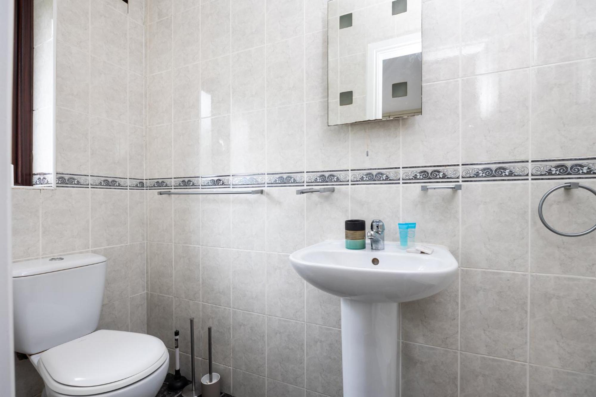Ferienhaus 3Bed With Backyard 10min to Milltown Tram & Bus Stops Dublin