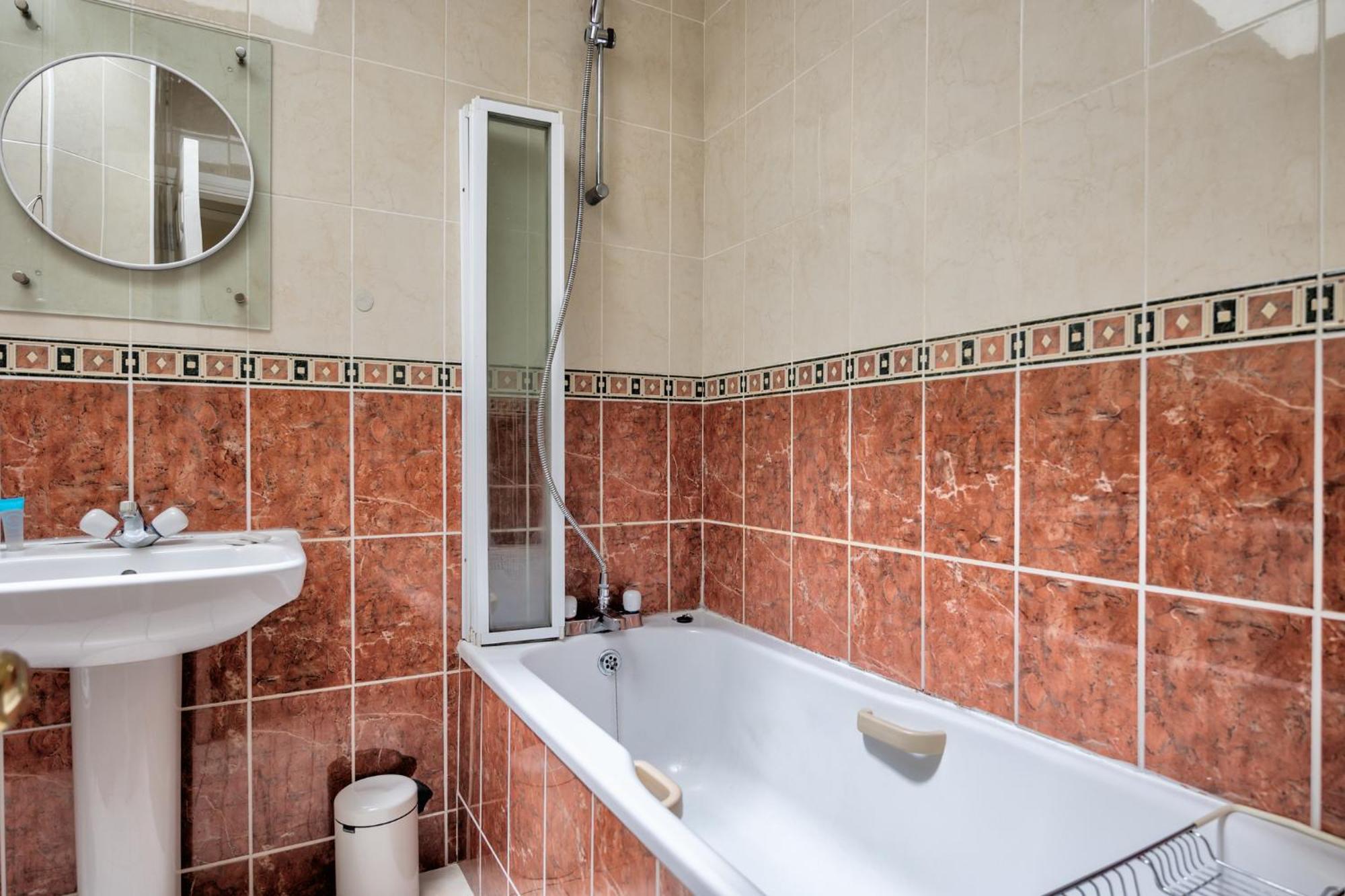 Ferienhaus 3Bed With Backyard 10min to Milltown Tram & Bus Stops Dublin